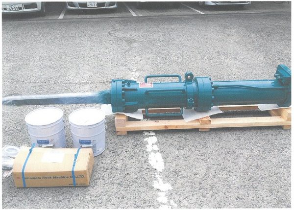 割岩工（HRB-1700：スーパービッガー） | 静的破砕工（ブライスター等